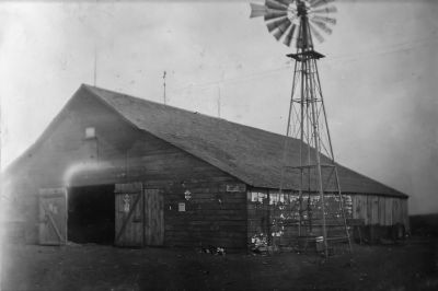 Frank Wendell Hix Family Barn

This is shared by Jacque Callis.

This is Frank Wendell Hix Family Barn.
