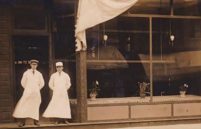 Click to view full size image
==============
"Hix Grocery Store"
This is shared by Jacque Callis.
This is Frank Wendell Hix Family Store, "Hix Grocery".
Frank Wendell Hix is on the right
"Hix Grocery Store"
This is shared by Jacque Callis.
This is Frank Wendell Hix Family Store, "Hix Grocery".
Frank Wendell Hix is on the right