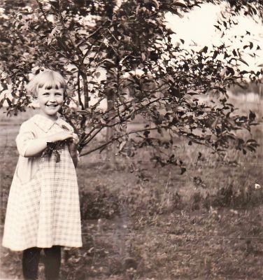 Click to view full size image
==============
Unidentified
This is shared by Jacque Callis.
Unidentified Hix Girl
Unidentified
This is shared by Jacque Callis.
Unidentified Hix Girl