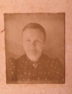Emma A. Hunziker

This was shared by Janet Hardy Jones.

This Photo Mounted on Board is of "Emma A. Hunziker"

Emma A. Hunziker Married Caradon Addison Foust.

NOTE: The original is blurry
