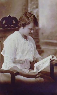 Click to view full size image
==============
Amanda Mary Jauert
This was Shared by Jacque Callis.
This Cabinet Card Photo is of "Amanda Mary Jauert "
Amanda Mary Jauert
This was Shared by Jacque Callis.
This Cabinet Card Photo is of "Amanda Mary Jauert "