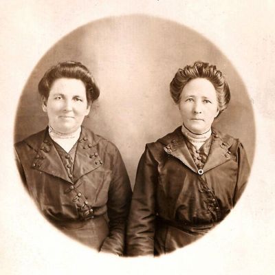 Click to view full size image
==============
Jane "Jennie" Agnes Dolan Duff (Right) & Unidentified
This was Shared by Dennis Schildauer.
This Real Photo Postcard (RPPC) States: "Jane "Jennie" Agnes Dolan Duff (Right); Unidentified (Left).
Jane "Jennie" Agnes Dolan Duff (Right) & Unidentified
This was Shared by Dennis Schildauer.
This Real Photo Postcard (RPPC) States: "Jane "Jennie" Agnes Dolan Duff (Right); Unidentified (Left).