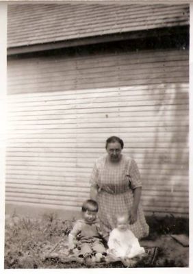 Unidentified

This was Shared by Dennis Schildhauer.

Unidentified Photo in the Dolan/Duff Family Album.
