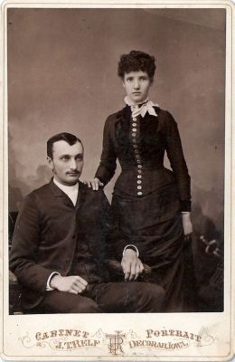 Click to view full size image
==============
Unidentified
This was Shared by Dennis Schildhauer.
Unidentified Cabinet Card Photo in the Dolan/Duff Family Album. However, this Cabinet Card Photo is from the "Reed" Family.
The Photographers name is "J. T. Relf", Decorah, Iowa.
Unidentified
This was Shared by Dennis Schildhauer.
Unidentified Cabinet Card Photo in the Dolan/Duff Family Album. However, this Cabinet Card Photo is from the "Reed" Family.
The Photographers name is "J. T. Relf", Decorah, Iowa.