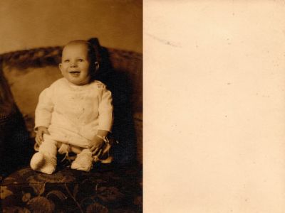 Unidentified

THIS HAS BEEN RETURNED TO FAMILY

Unidentified Photo in the Ronald Ragsdale Family Album.
