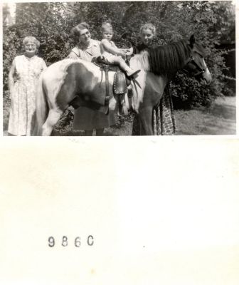 Unidentified

THIS HAS BEEN RETURNED TO FAMILY

Unidentified Photo in the Ronald Ragsdale Family Album.

