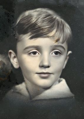 Henry Terry Closson

THIS HAS BEEN RETURNED TO FAMILY


This is Henry Terry Closson, Born 30 May 1926 in Orange, New Jersey & Died 10 December 1996 in Holderness, New Hampshire. He was the son of Henry W. Closson & Elisabeth Dickinson. 
