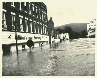 Click to view full size image
==============
Hurricane Agnes, New York 1972
This Photo was shared by Melody Hartman.
This photo was taken in the Corning/Painted Post area after Hurricane Agnes 1972
Hurricane Agnes, New York 1972
This Photo was shared by Melody Hartman.
This photo was taken in the Corning/Painted Post area after Hurricane Agnes 1972