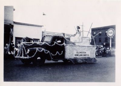 Click to view full size image
==============
Cambridge Parade 1947
This was Shared by Candace Elemina‎.
Ellingson's Hardware - 1947 Cambridge Parade
Cambridge Parade 1947
This was Shared by Candace Elemina‎.
Ellingson's Hardware - 1947 Cambridge Parade