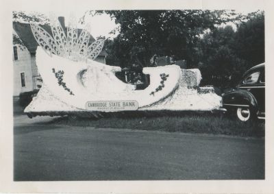 Click to view full size image
==============
Cambridge Parade 1947
This was Shared by Candace Elemina‎.
Cambridge State Bank - 1947 Cambridge Parade
Cambridge Parade 1947
This was Shared by Candace Elemina‎.
Cambridge State Bank - 1947 Cambridge Parade