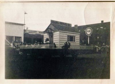 Click to view full size image
==============
Cambridge Parade 1947
This was Shared by Candace Elemina‎.
Building Supplies, Inc. - 1947 Cambridge Parade
Cambridge Parade 1947
This was Shared by Candace Elemina‎.
Building Supplies, Inc. - 1947 Cambridge Parade
