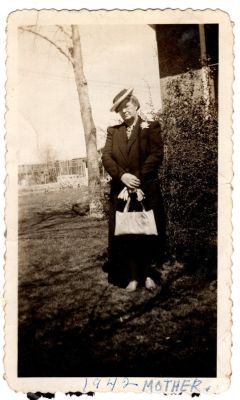 Unidentified

THIS HAS BEEN RETURNED TO FAMILY

This was Donated by by Cheryl Webber/The Terry Girls Genealogy.

This Photo states: "Mother, 1942"
