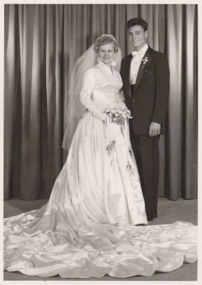 Unidentified
Unidentified Wedding Photo
