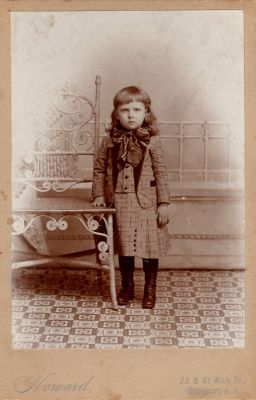 Click to view full size image
==============
Unidentified
Unidentified Cabinet Card Photo
The Photographers name is "Howard", Greenport, Long Island, New York
Unidentified
Unidentified Cabinet Card Photo
The Photographers name is "Howard", Greenport, Long Island, New York