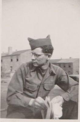 John Lewis Heyer

THIS HAS BEEN RETURNED TO FAMILY

This is a Photo of John Lewis Heyer.

Taken in 1946 in New Jersey.

