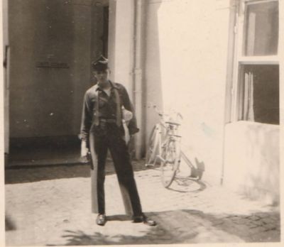 Click to view full size image
==============
Unidentified
THIS HAS BEEN RETURNED TO FAMILY
Unidentified Photo in the John Lewis Heyer Album.
Unidentified
THIS HAS BEEN RETURNED TO FAMILY
Unidentified Photo in the John Lewis Heyer Album.