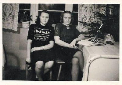 Click to view full size image
==============
Linda U.
THIS HAS BEEN DONATED TO THE FILM ARCHIVE, (THE NATIONAL ARCHIVES OF ESTONIA)
Reverse side of photo reads, translated from Estonian: "A memento from Linda U., Christmas, 1947."
Photo developed by Anton Raudpea at Photo-Holste, Schleswig, Germany.
Linda U.
THIS HAS BEEN DONATED TO THE FILM ARCHIVE, (THE NATIONAL ARCHIVES OF ESTONIA)
Reverse side of photo reads, translated from Estonian: "A memento from Linda U., Christmas, 1947."
Photo developed by Anton Raudpea at Photo-Holste, Schleswig, Germany.