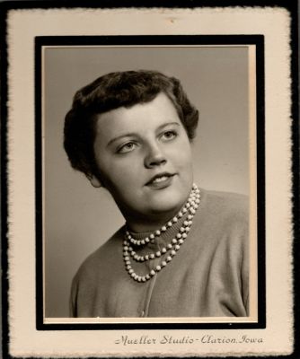 Click to view full size image
==============
Unidentified
Unidentified school photo.
The Photographers name is "Mueller Studio", Clarion, Iowa.
Unidentified
Unidentified school photo.
The Photographers name is "Mueller Studio", Clarion, Iowa.