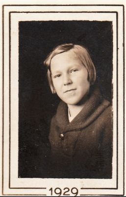 Click to view full size image
==============
Unidentified
Unidentified school photo taken in 1929
Unidentified
Unidentified school photo taken in 1929