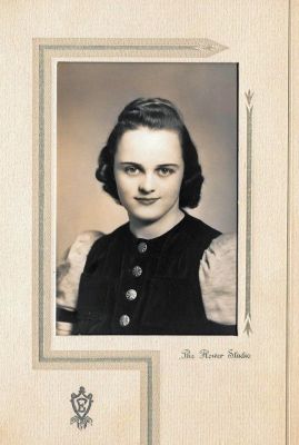 Click to view full size image
==============
Unidentified
Unidentified school photo.
The Photographers name is the "Flower Studio".
Photo Taken in 1941.
Unidentified
Unidentified school photo.
The Photographers name is the "Flower Studio".
Photo Taken in 1941.