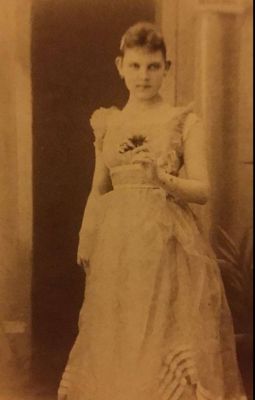 Click to view full size image
==============
Eva Bush Bartley
This was shared by Janet Hardy Jones
This is a Photo of Eva Bush who became the wife of Don Pedro Bartley.
The Photographers name is "T. C. Martland", Fulton, Missouri.
Eva Bush Bartley
This was shared by Janet Hardy Jones
This is a Photo of Eva Bush who became the wife of Don Pedro Bartley.
The Photographers name is "T. C. Martland", Fulton, Missouri.