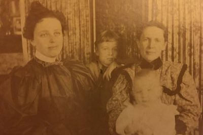 Click to view full size image
==============
Juanita, JD, Eva & Donald Bartley
This was shared by Janet Hardy Jones
This Photo States: "Juanita, JD, Eva and Donald Bartley".
Juanita, JD, Eva & Donald Bartley
This was shared by Janet Hardy Jones
This Photo States: "Juanita, JD, Eva and Donald Bartley".