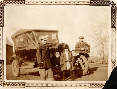 Click to view full size image
==============
Unidentified
THIS HAS BEEN RETURNED TO FAMILY
Unidentified Photo in the Ella Belle Chezem Klontz Family Album.
Unidentified
THIS HAS BEEN RETURNED TO FAMILY
Unidentified Photo in the Ella Belle Chezem Klontz Family Album.