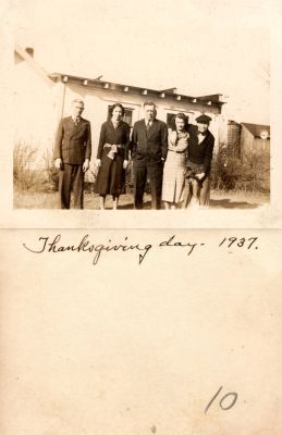 Click to view full size image
==============
Robert Wynn Straub
THIS HAS BEEN RETURNED TO FAMILY
This photo States: "Thanksgiving Day, 1937"
NOTE: Robert Wynn Straub is the last one on the left
Robert Wynn Straub
THIS HAS BEEN RETURNED TO FAMILY
This photo States: "Thanksgiving Day, 1937"
NOTE: Robert Wynn Straub is the last one on the left