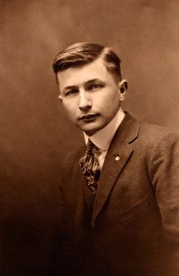 Click to view full size image
==============
Unidentified
Unidentified Photo
Unidentified
Unidentified Photo
