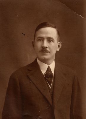 Click to view full size image
==============
Unidentified
Unidentified Photo
Unidentified
Unidentified Photo