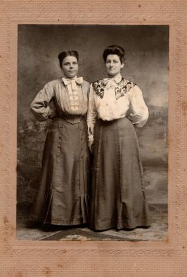 Unidentified

Unidentified photo mounted on board
