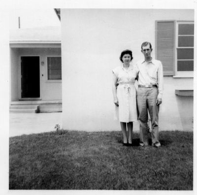 Click to view full size image
==============
Unidentified
Unidentified Photo in the #011 Family Album.
Unidentified
Unidentified Photo in the #011 Family Album.