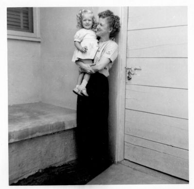 Click to view full size image
==============
Unidentified
Unidentified Photo in the #011 Family Album.
Unidentified
Unidentified Photo in the #011 Family Album.
