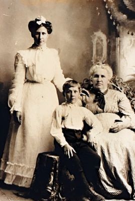 Margaret Jane Holmes Higday, Polly Jannette Higday and Homer Albert  Higday

This photo was shared by Tammy Jorgensen

This photo is of Margaret Jane Holmes Higdy (Right), Polly Jannette Higday (Left) & Homer Albert Higday (Front)
