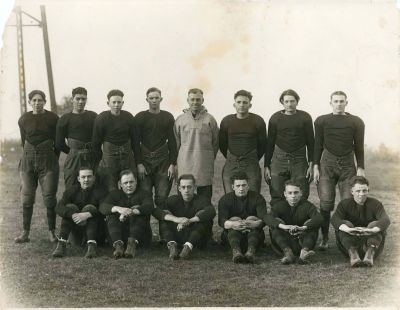 Click to view full size image
==============
Football Team, Valley Junction, Iowa
This Football photo was donated by Member Elaine Swan.
This is a Football Photo, Taken in Valley Junction, Iowa. The Photographers name is Faulk Studio.
Football Team, Valley Junction, Iowa
This Football photo was donated by Member Elaine Swan.
This is a Football Photo, Taken in Valley Junction, Iowa. The Photographers name is Faulk Studio.