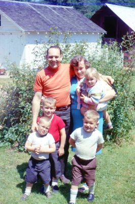 Unidentified

Unidentified 35MM Slide in the Uncles Collection of 35MM Slides, Long Island, New York Album #1.
